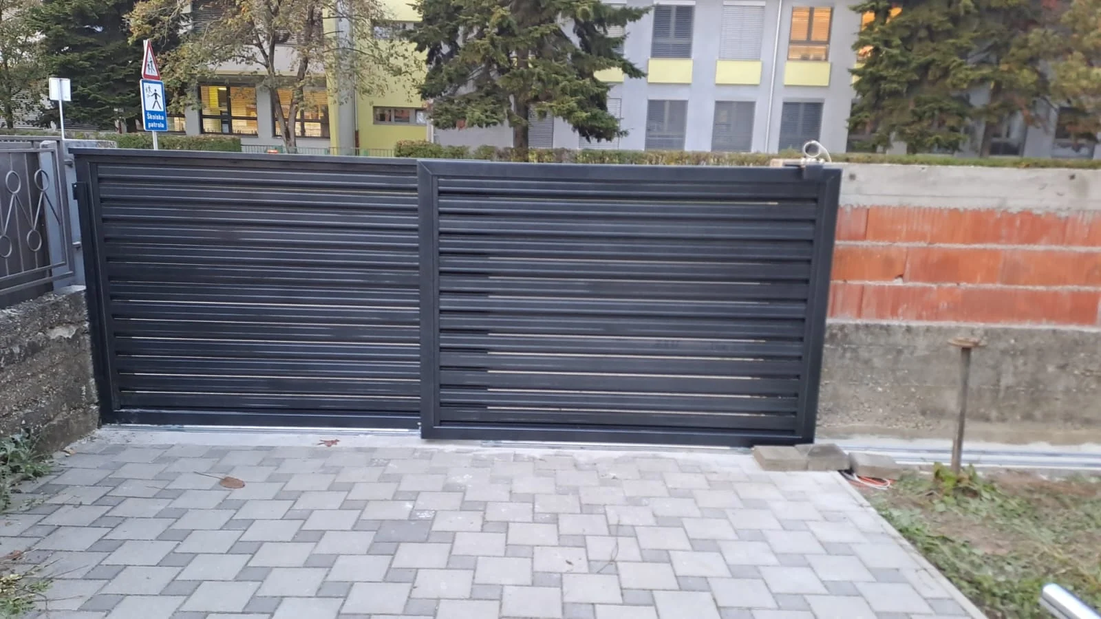 TELESKOPSKA OGRADA, MALA VRATA I GELENDER NA PRIVATNOJ KUĆI U VARAŽDINU